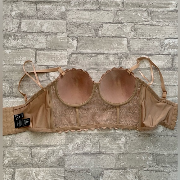 WINDSOR: Reigning Lace Crop Top - Picture 12 of 13